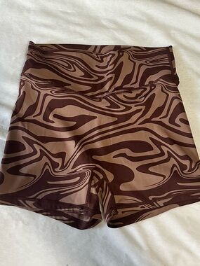 High-Rise Brown Swirl Bike Shorts